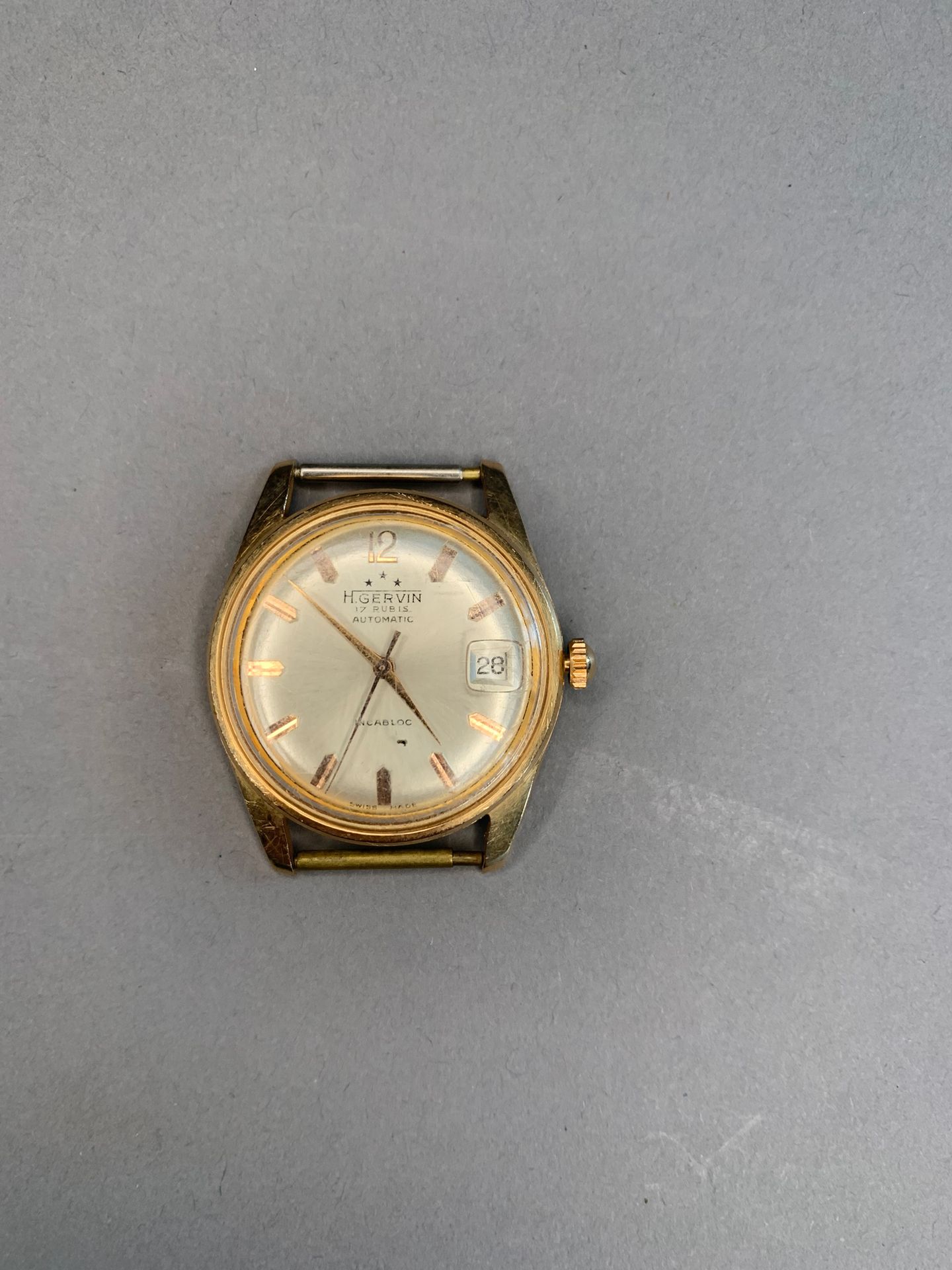 H. GERVIN Watch case in 18 K yellow gold.
Round case, cream dial, applied index,&hellip;