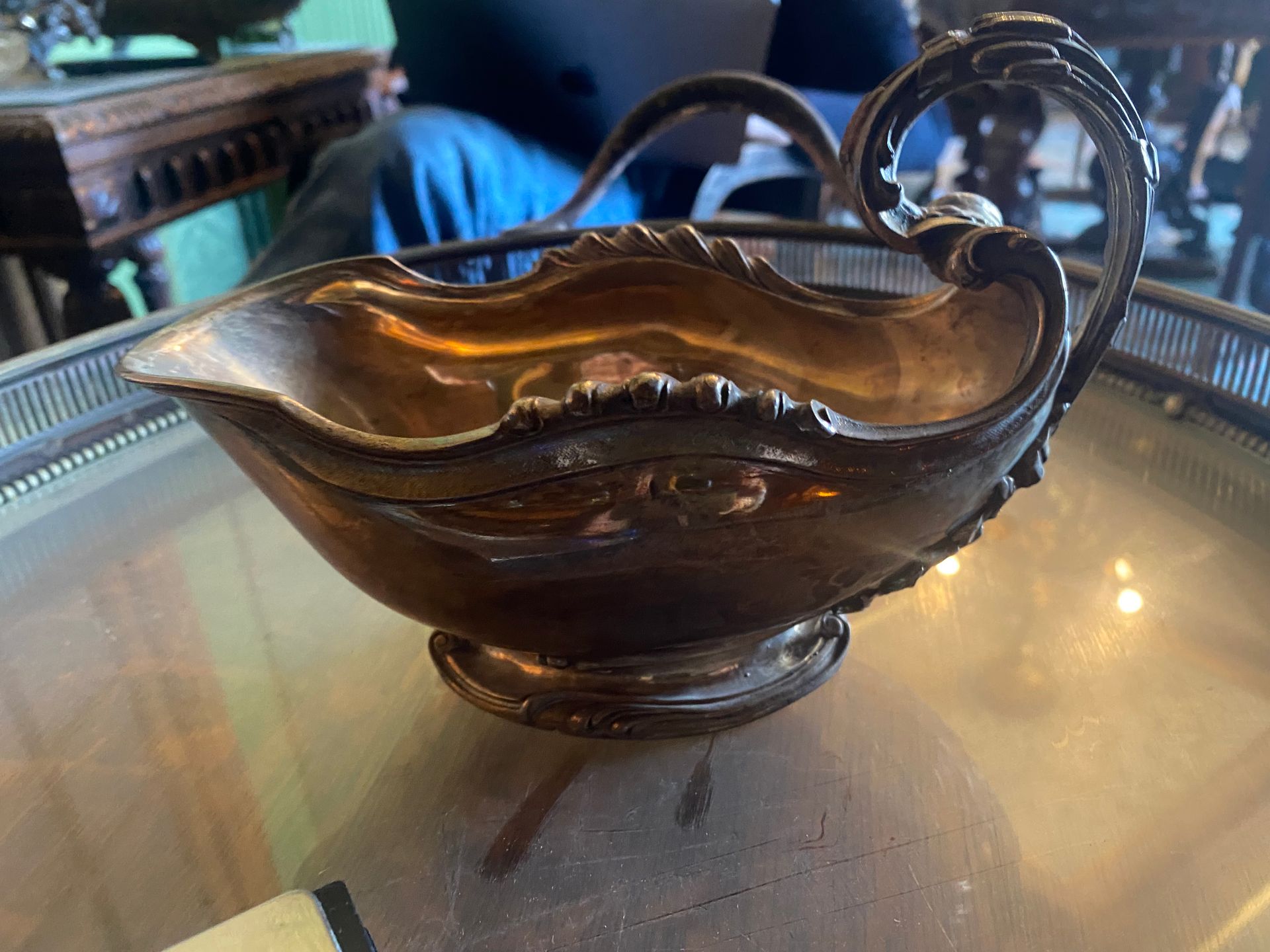 Null Silver sauce boat in the shape of a conch, with a large handle chiselled wi&hellip;