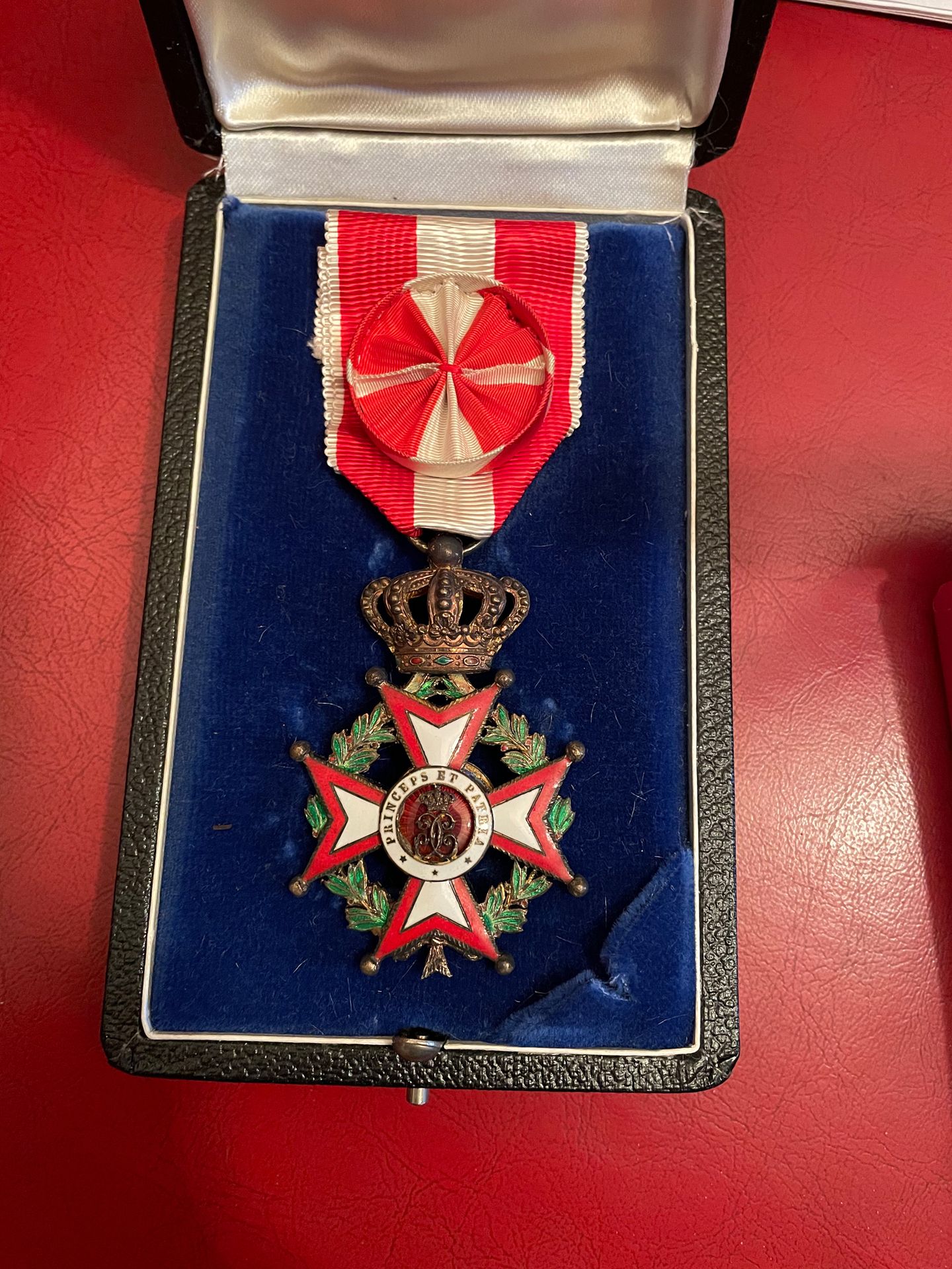 Null Médaille de l'ordre Princier de Saint Charles.
Dénommée « Insigne Officier &hellip;