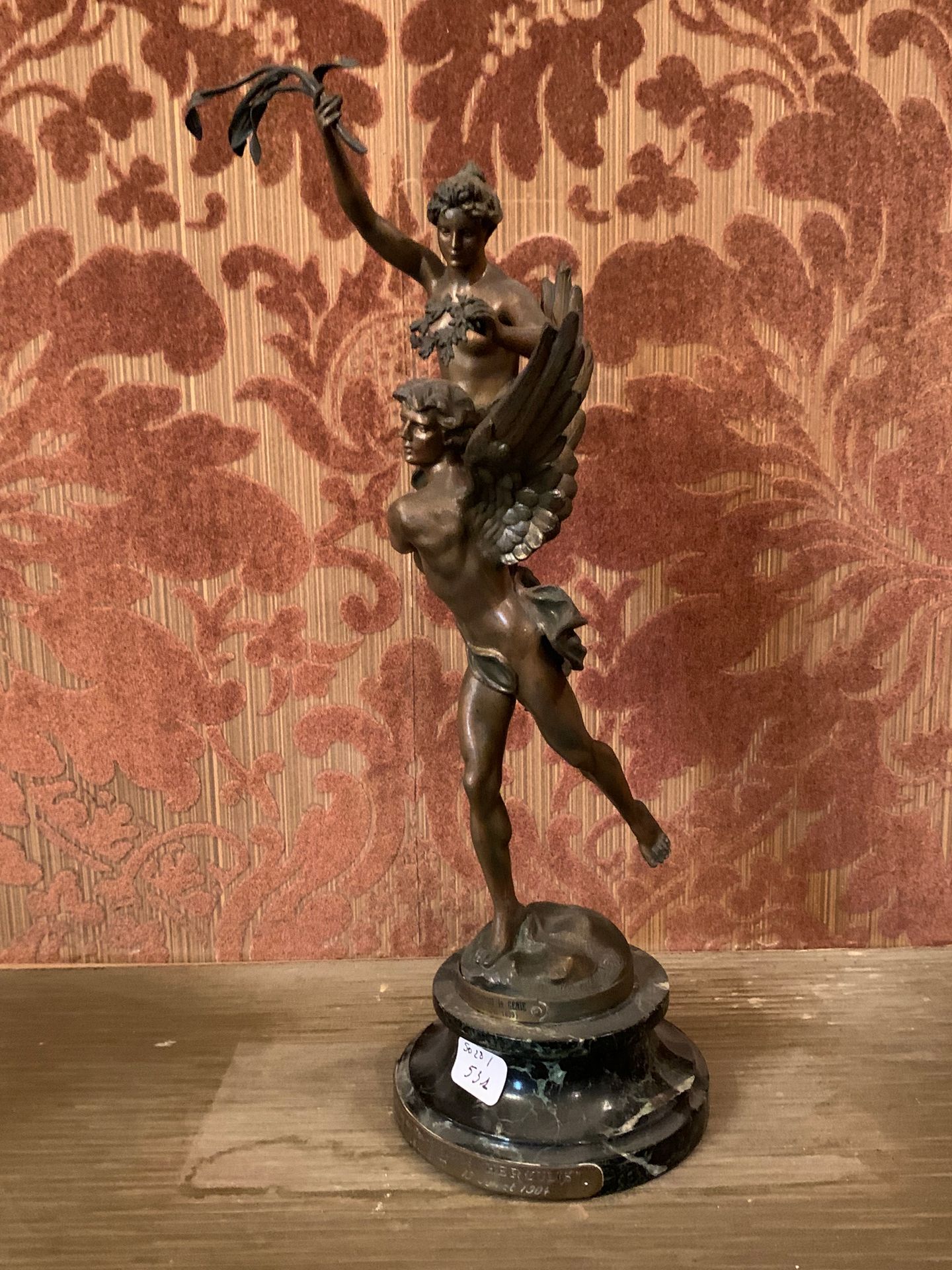 Marcel DEBUT (1865 -1933) Sculpture en régule « La Gloire couronnant le Génie ».&hellip;