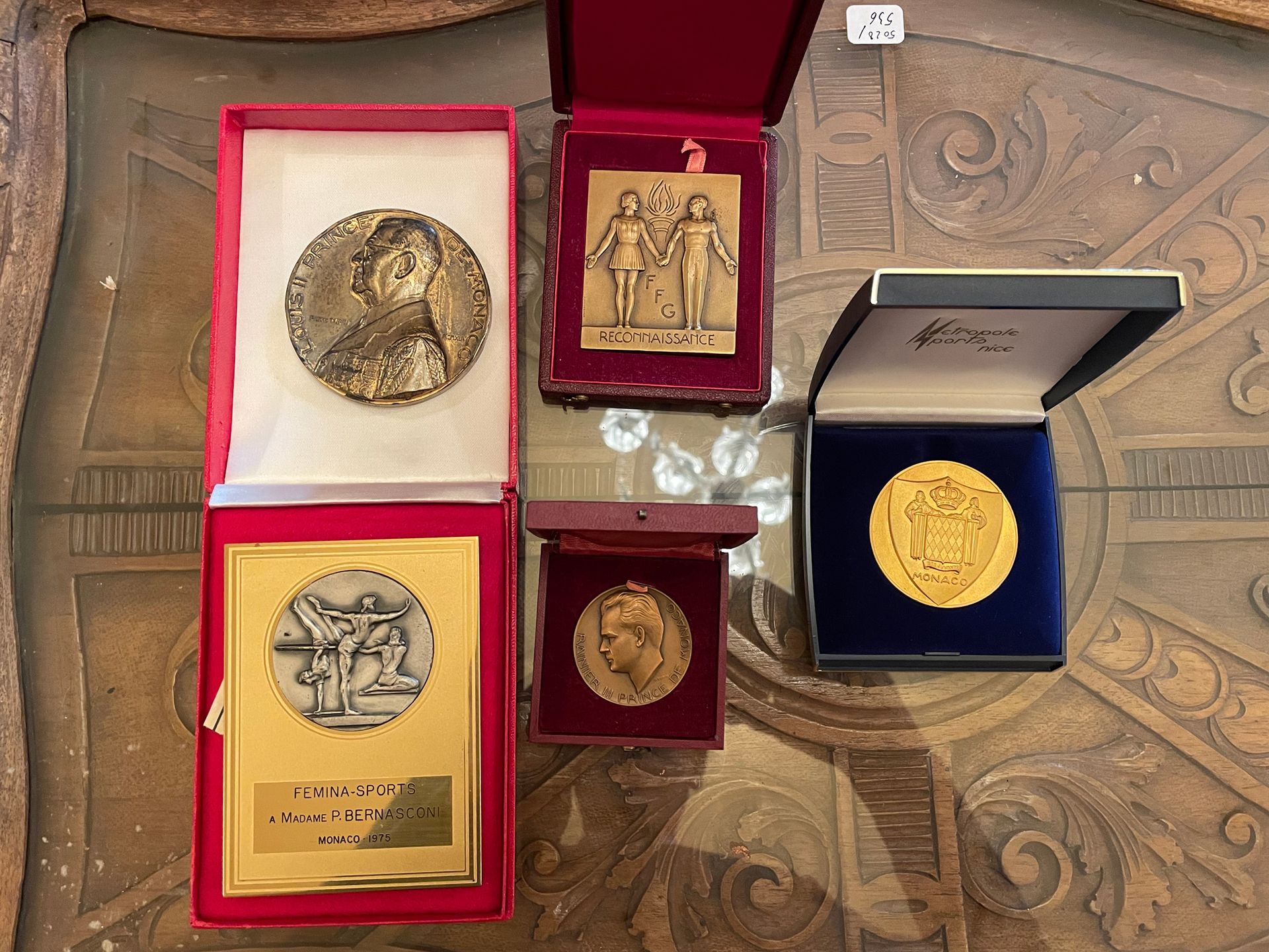Null Lote de cinco medallas y premios
En efigie del Príncipe de Mónaco y de acon&hellip;