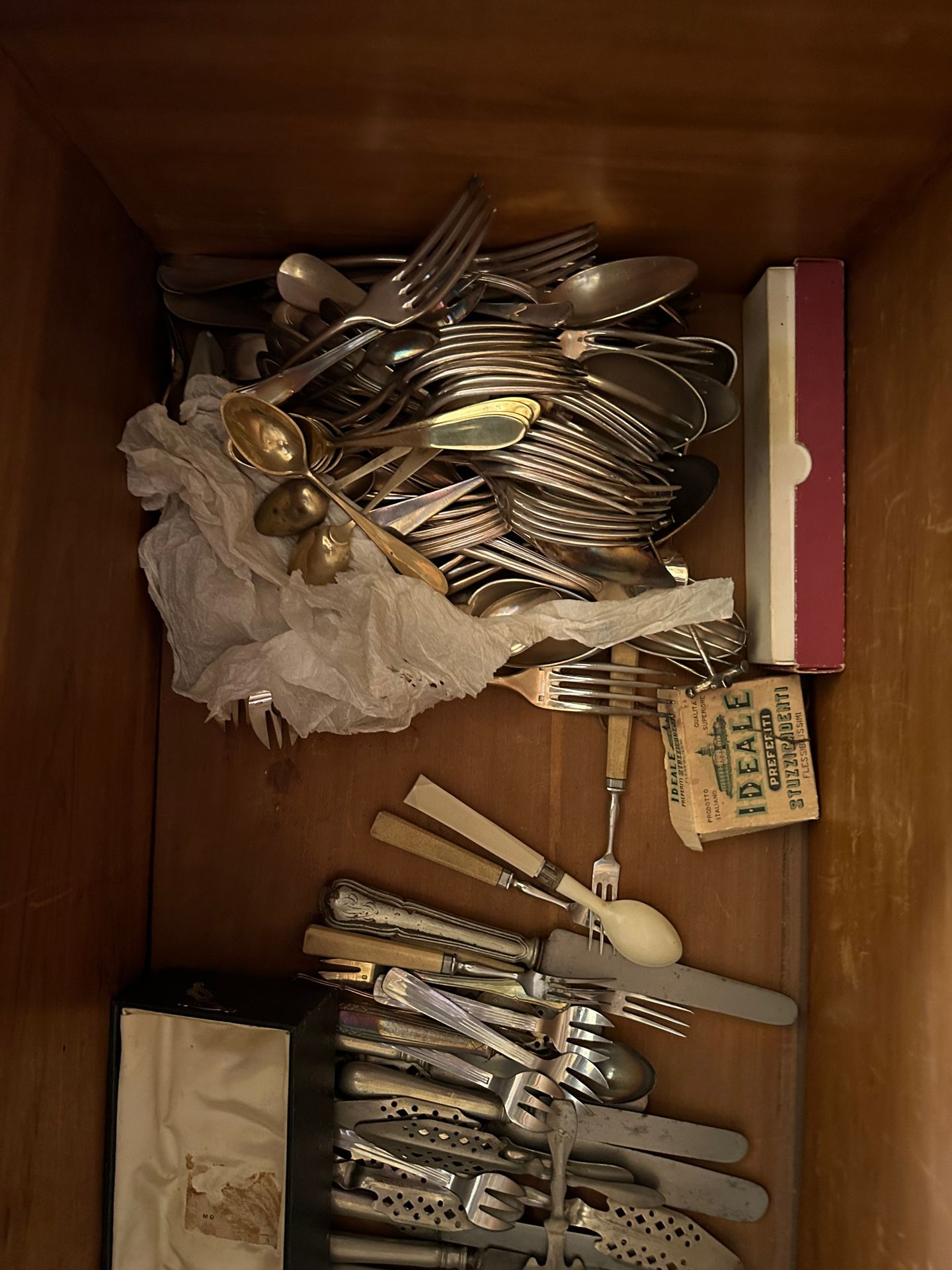 Fort lot de métal argenté Comprese forchette, cucchiai, stoviglie