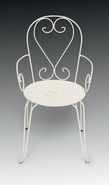 Null 一套5把锻铁花园扶手椅，涂成白色；使用状态
H.93 - W. 53,5 - D. 49 cm