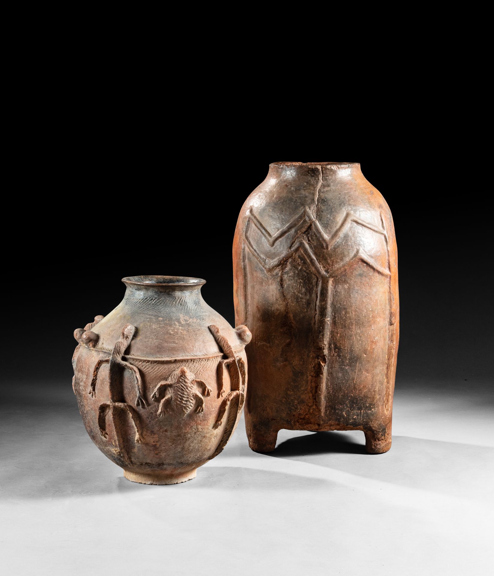 Null Two earthenware jars, Kurumba and Mossi, Burkina Faso H. 74 and 48 cm