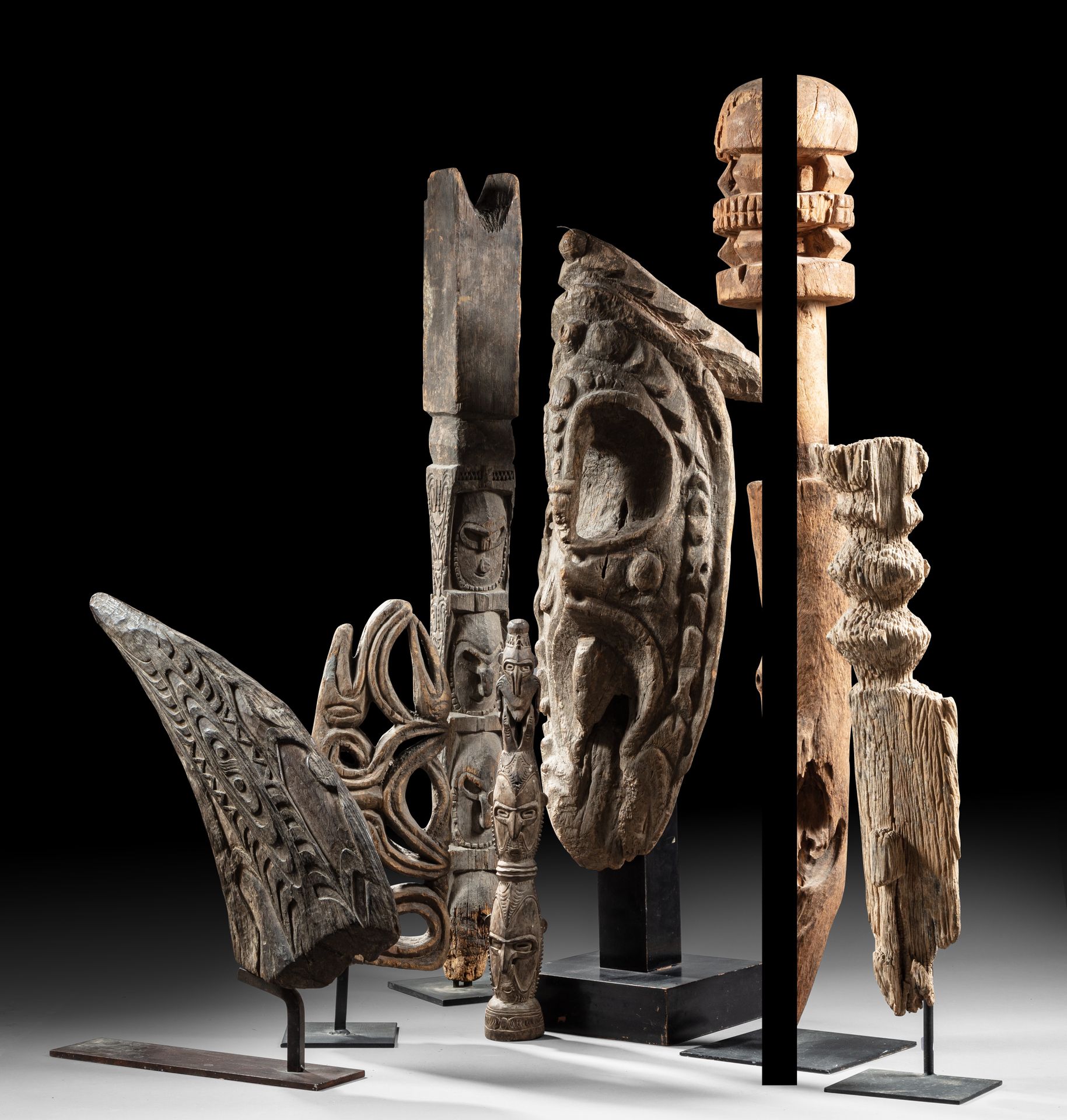 Null Lot of five objects from New Guinea: a Sepik drum front, an Asmat bow, a Ma&hellip;