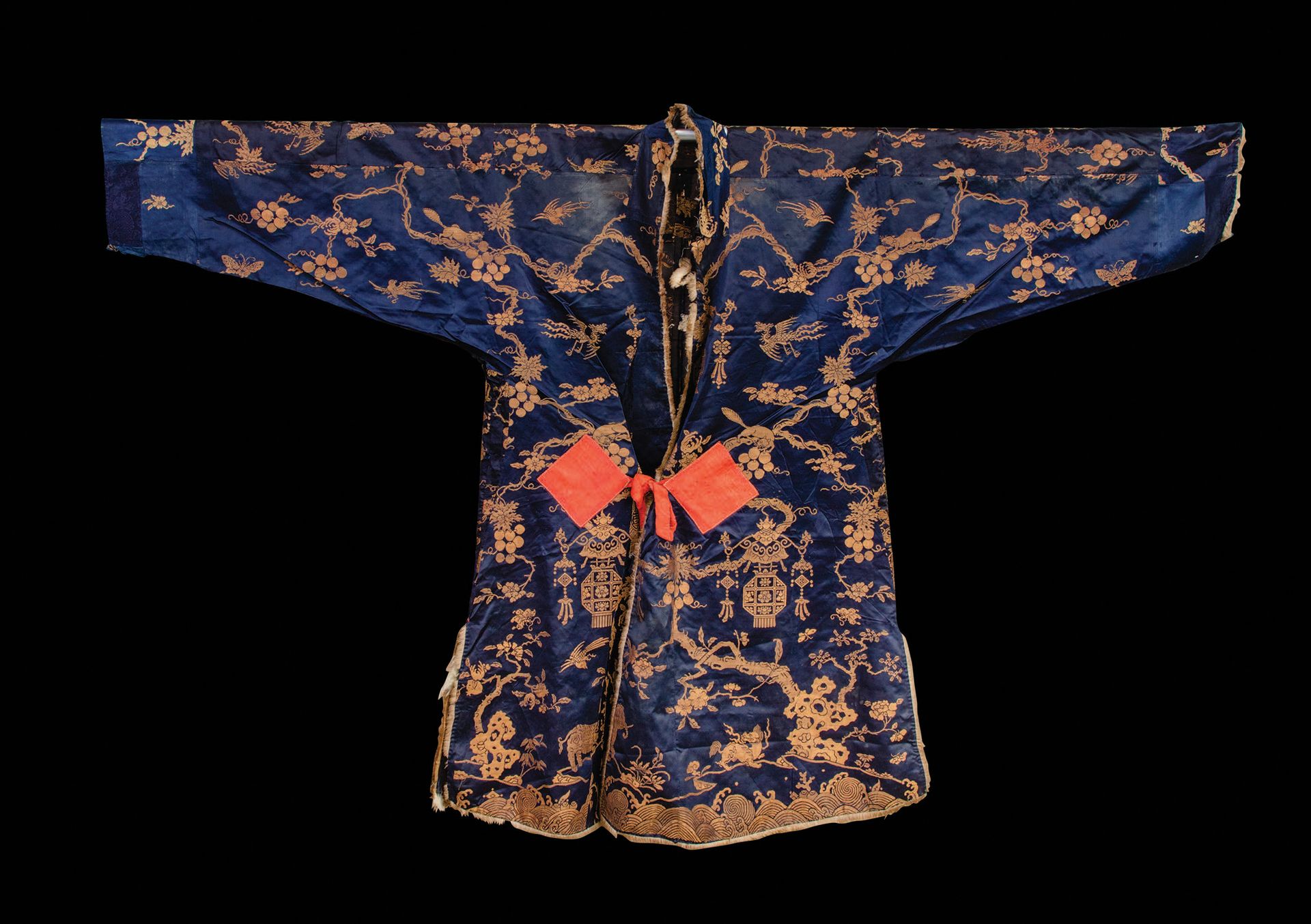 Null Vestido
China/Tíbet, s. XVIII
Seda, piel
110 x 170 cm
(accidentes, piezas f&hellip;