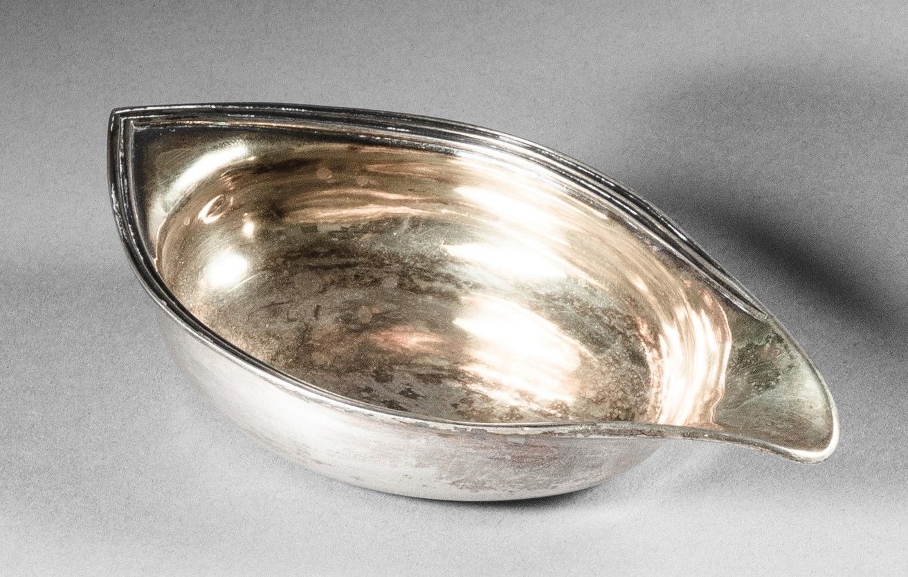 Null 银质和镀金哺乳瓶
镌刻 "EAG
英国作品，伦敦，1800-1801 年
长：13 厘米
重量：78.8 克