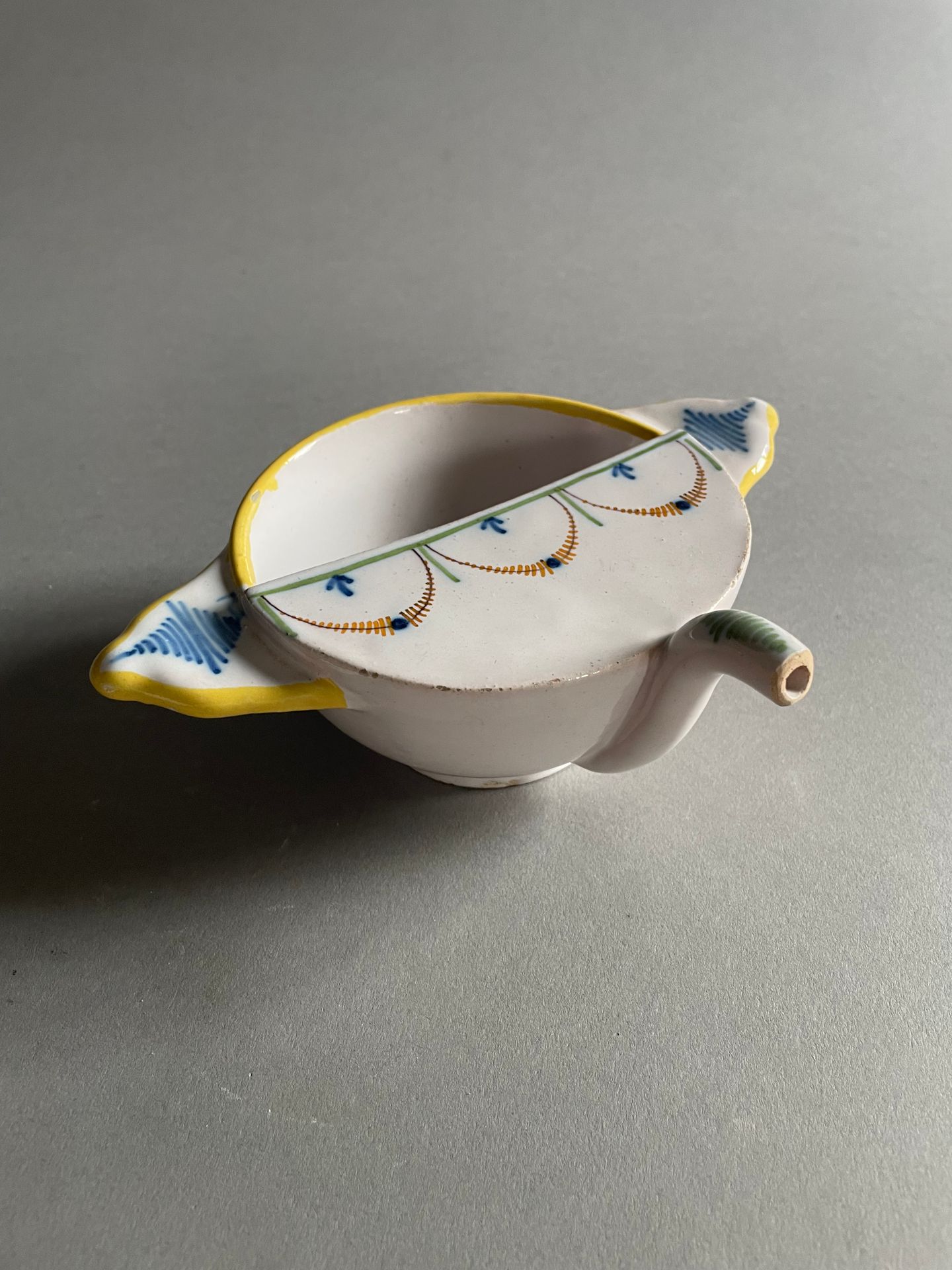 Varages Circular sick duck with two lateral handles in earthenware with polychro&hellip;