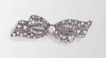 Null 585 °/°° gold and silver bow brooch set with an old-cut diamond enhanced by&hellip;
