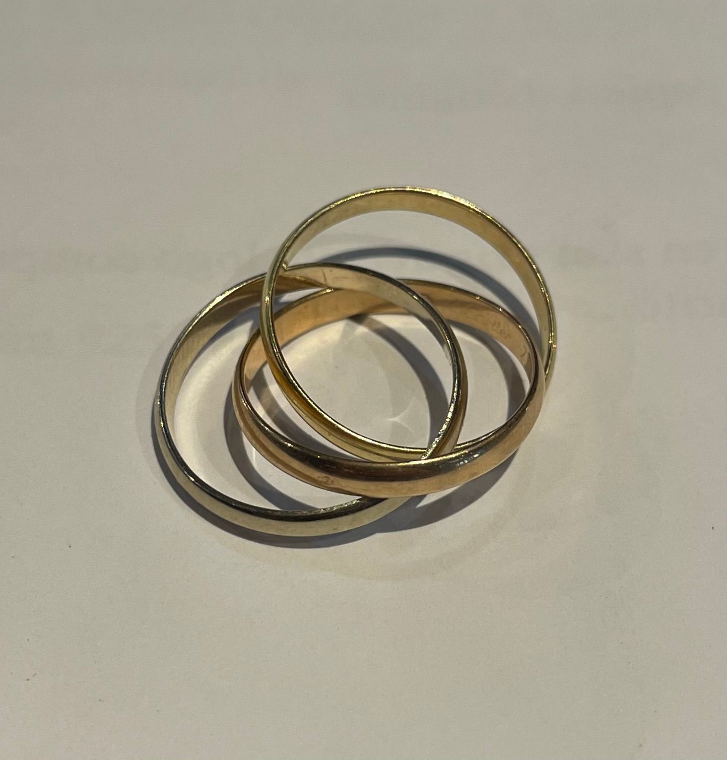 CARTIER 三金 750°/°° 三位一体结婚戒指 
签名 
TDD 49
重量：4.4 克