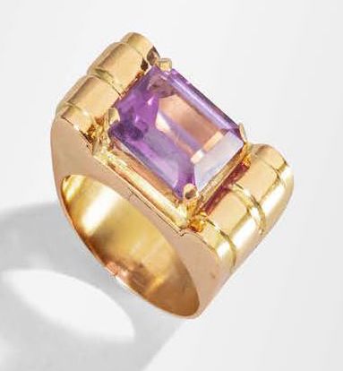 Null Tank signet ring in 750°/°° gold set with an emerald-cut amethyst, approx. &hellip;