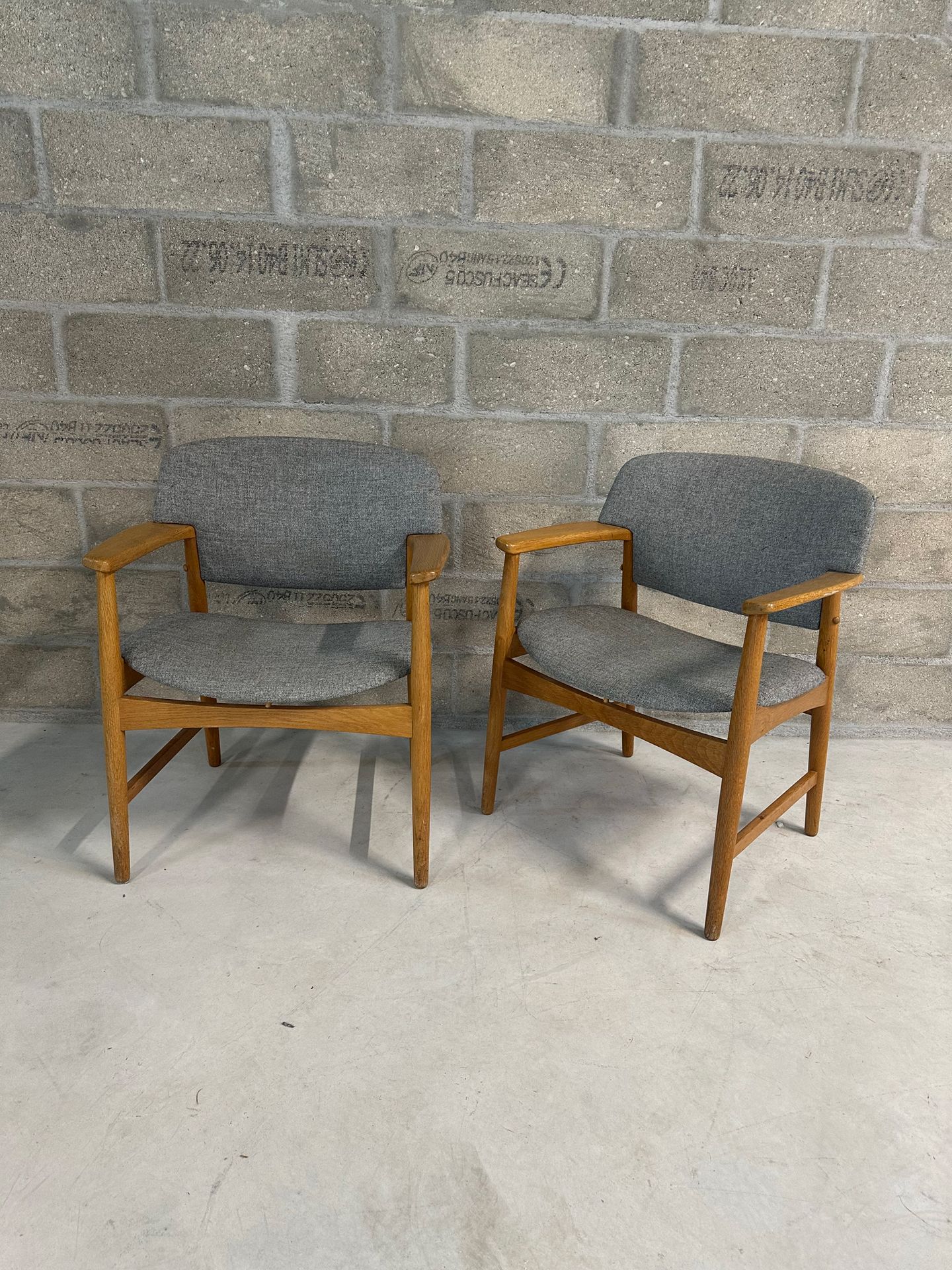 Travail Danois vers 1960 Paire de fauteuils
Structure en bois
Assise recouverte &hellip;