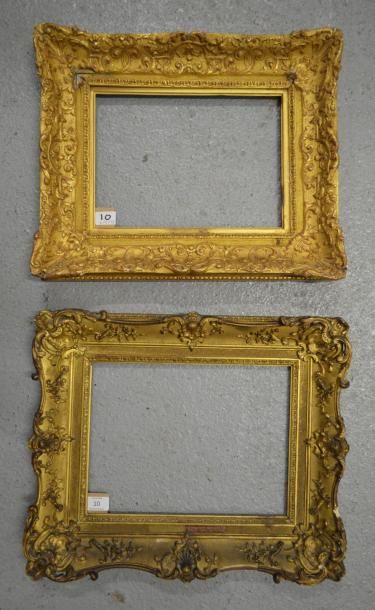 Null DEUX CADRES en bois mouluré et stuc doré de style Louis XIV.
XXe siècle (ac&hellip;