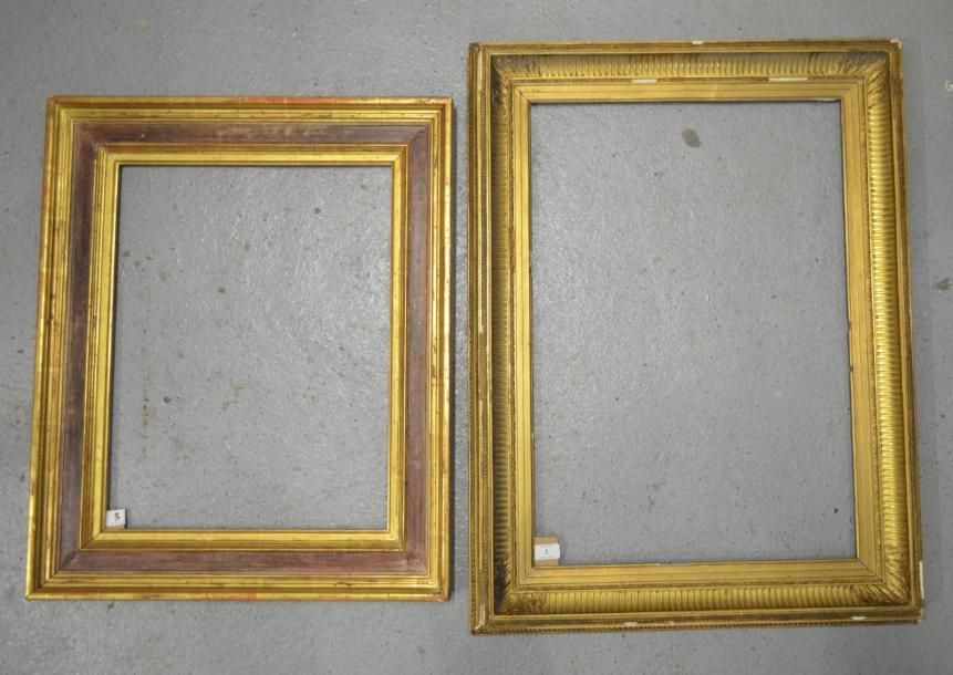 Null CADRE À CANAUX en bois et stuc doré. XIXe siècle (accidents).
47 x 68,4 cm &hellip;