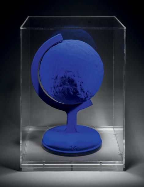 YVES KLEIN (1928 - 1962) 
La Terre bleue, 1957 -1988
Exemplaire en résine synthé&hellip;