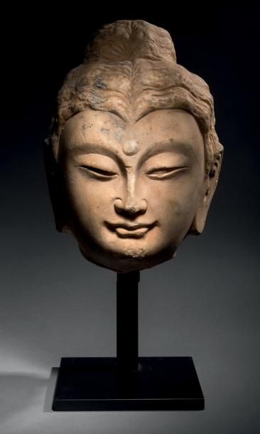 CHINE - époque tang (618 - 907) - Début VIIe siècle 
Tête de bouddha en marbre, &hellip;