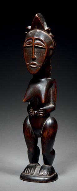Null Statuette Kulango Côte d'Ivoire
Bois dur à patine brun foncé noir brillante&hellip;