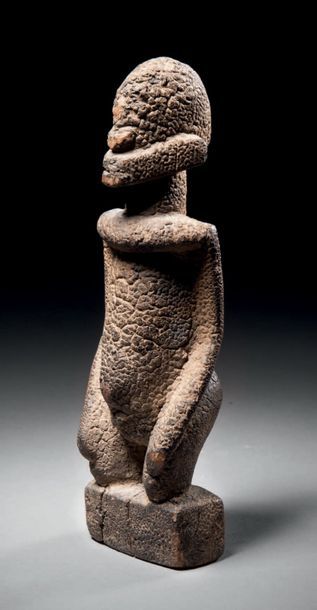 Null Statuette Dogon, Mali
Bois à patine croûteuse
H. 16 cm

Provenance:
- Ancie&hellip;