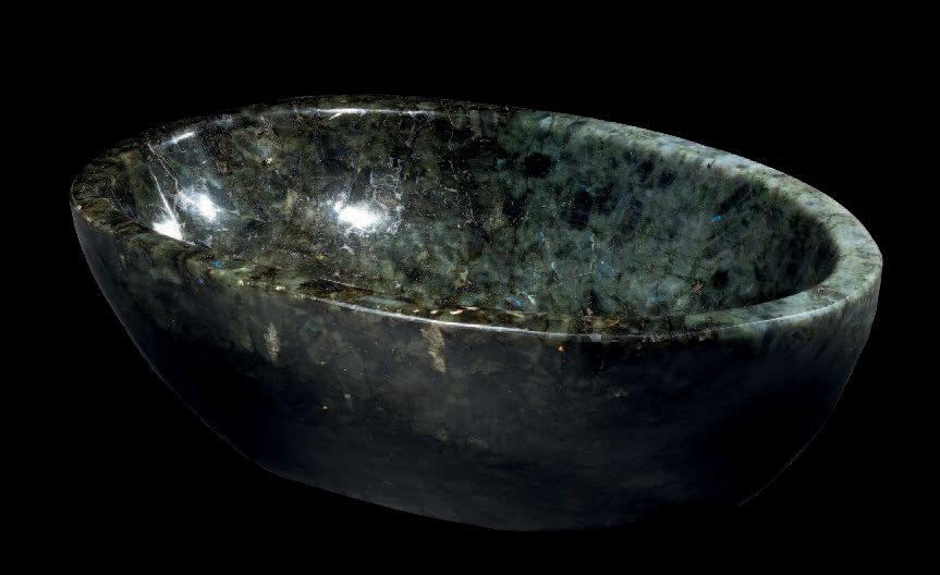 Null COUPE EN LABRADORITE
H. 16 cm - L. 49 cm - P. 29 cm