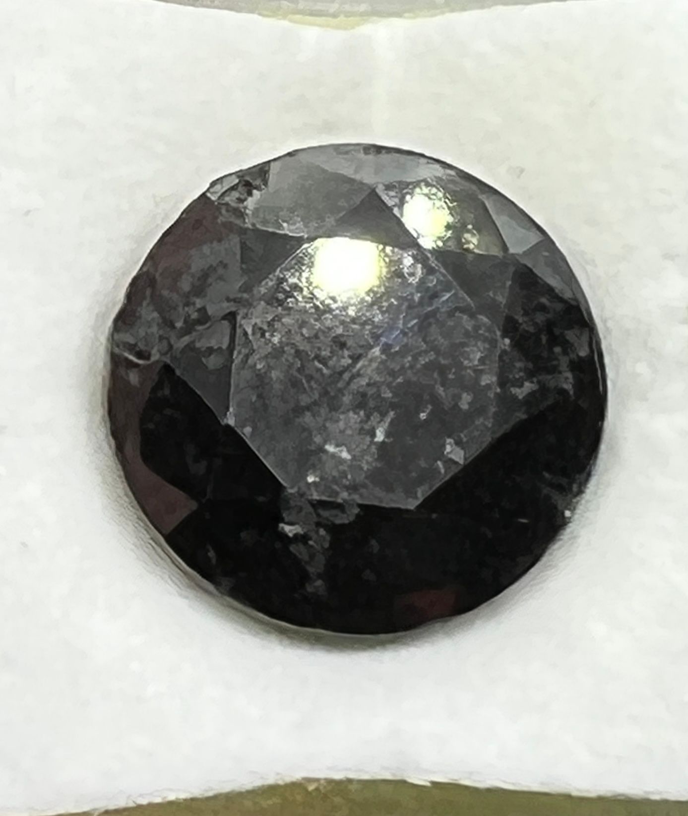 Diamant 12.81克拉的黑色钻石，带AIGT保证书