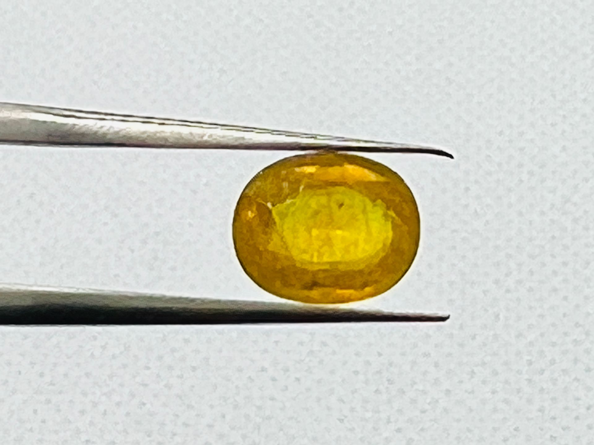 SAPHIRE YELLOW SAPHIRE of 1.98 carat AIGT certificate