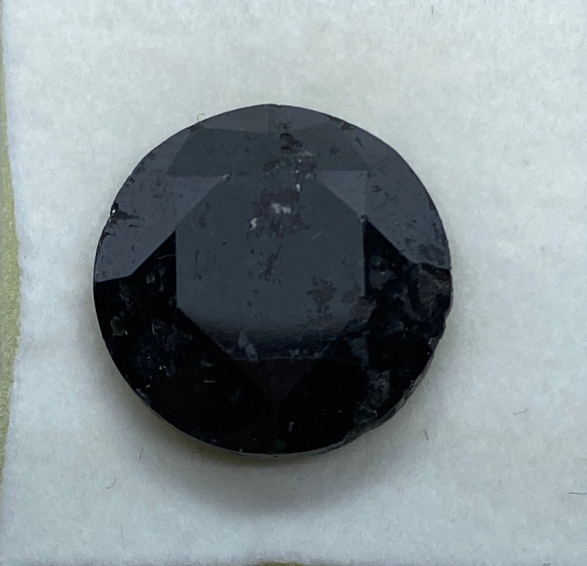 Diamant LARGE BLACK DIAMOND of 12.81 carats with ALGT certificate of guarantee