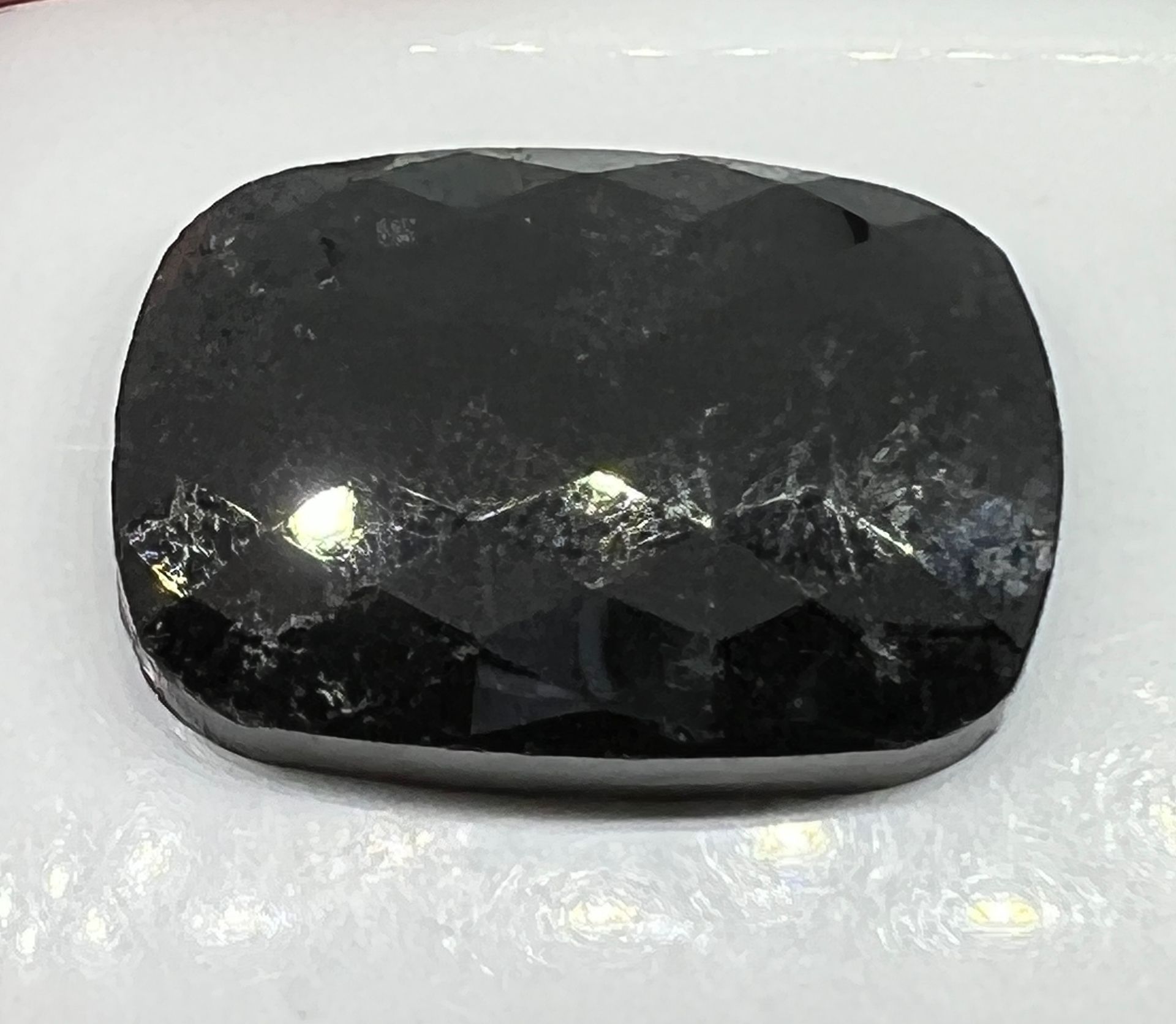 Diamant BLACK DIAMOND of 24.59 carats with AIGT certificate of guarantee