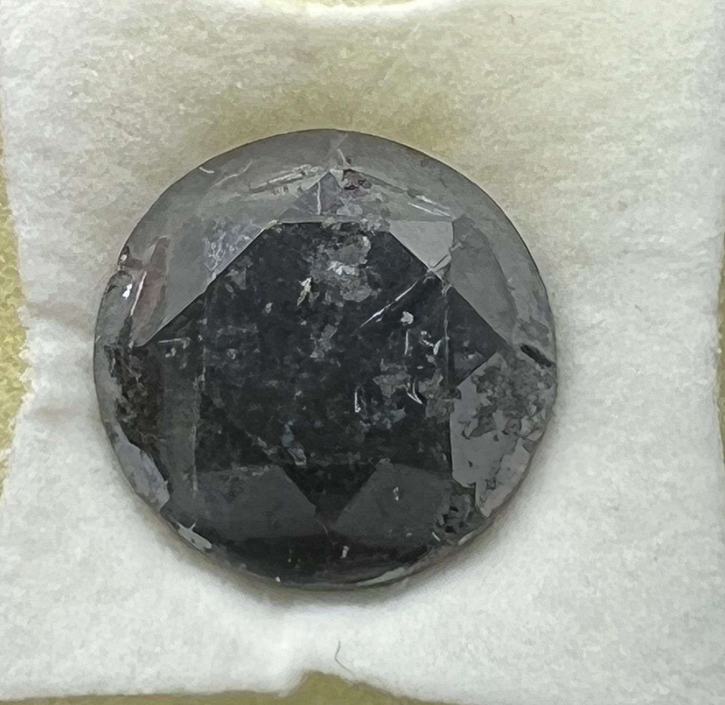 Diamant SCHWARZER DIAMANT mit 12,81 Karat AIGT-Zertifikat