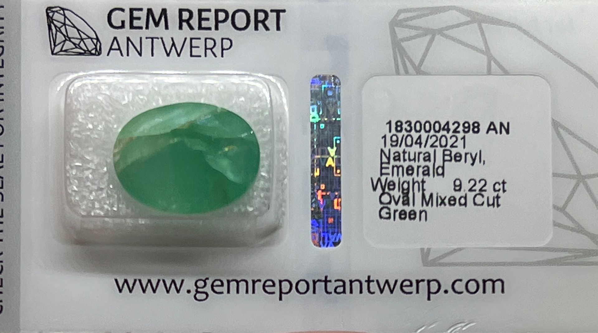 EMERAUDE EMERAUDE of 9.22 carats, certificate of guarantee GEM REPORT laboratory