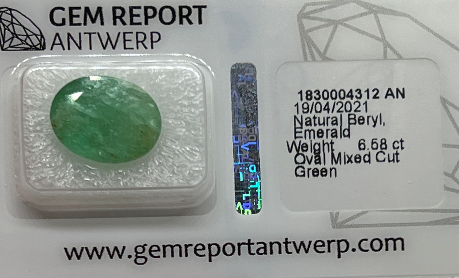 EMERAUDE EMERAUDE of 6.58 carats, certificate of guarantee GEM REPORT laboratory