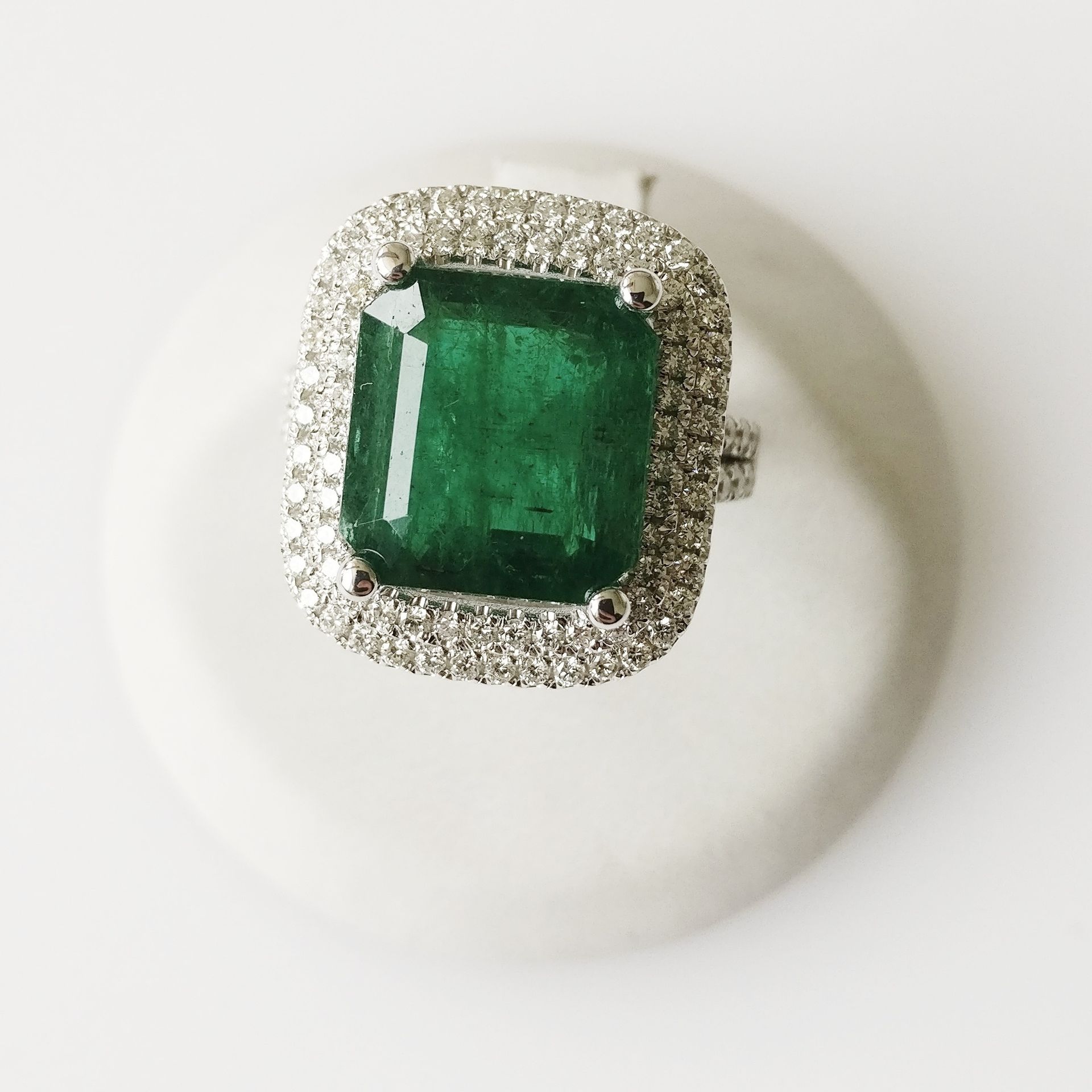 Emerald and Diamond Ring 7.63ct Emerald and Diamond Ring
- Material: 18 kt. Whit&hellip;