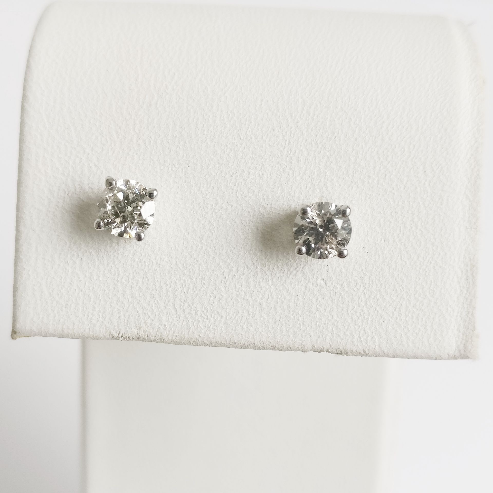 Earrings Diamond 0.73ct Diamond Earrings

Metal: 18 kt. White Gold
Weight: 1.53 &hellip;