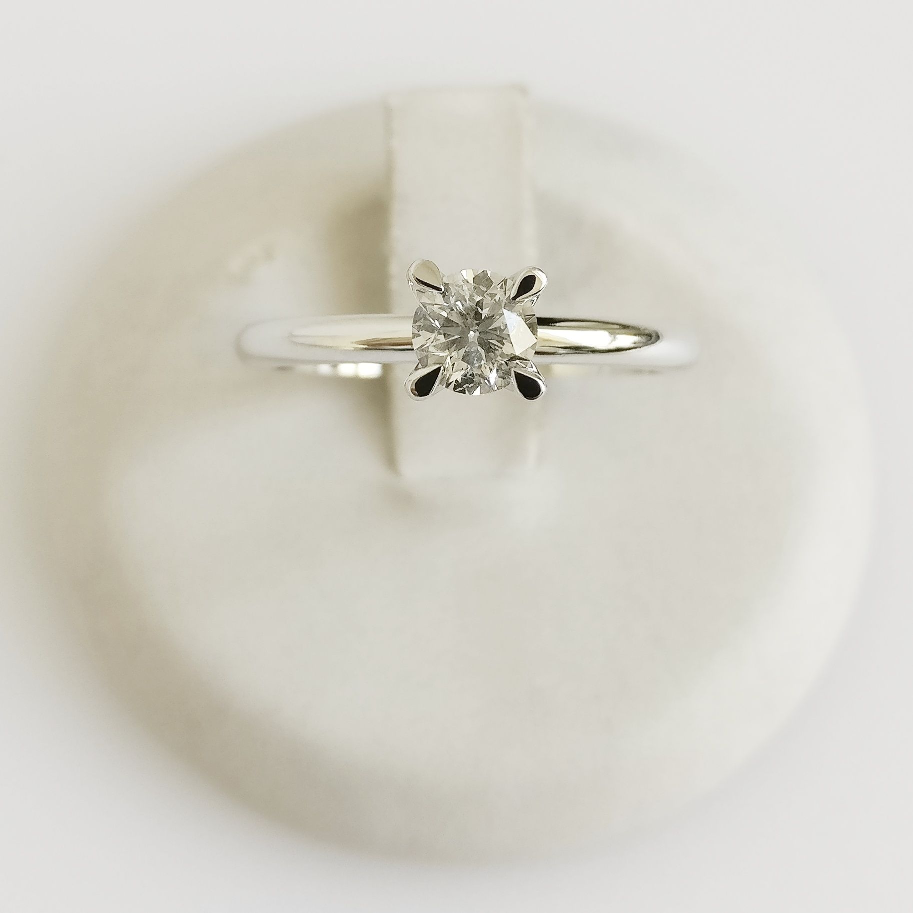 Ring Diamond 0.41ct Diamond Ring

Metal: 18 kt. White Gold
Weight: 3.12 grams
Me&hellip;