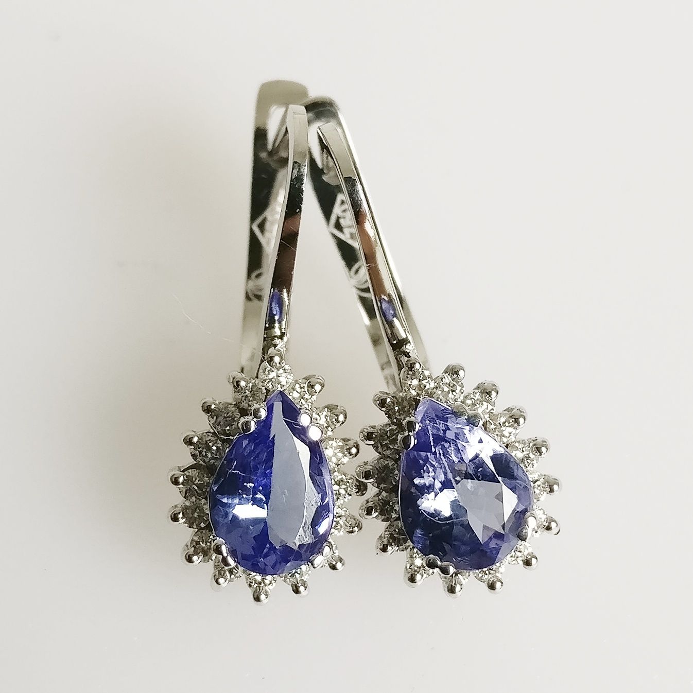 Earrings Tanzanite 1.37ct Tanzanite and Diamond Earrings

Metal: 18 kt. White Go&hellip;