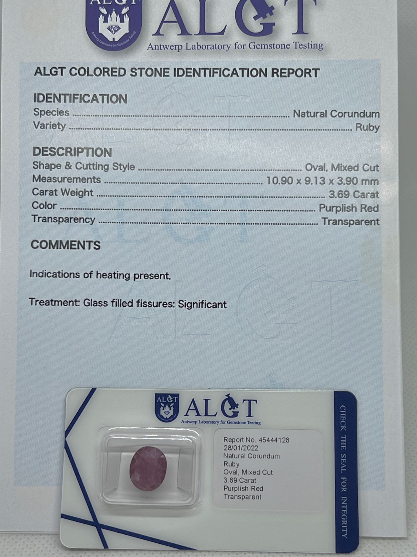 RUBIS RUBY of 3.69 carats, certificate of guarantee, the certificate is part of &hellip;
