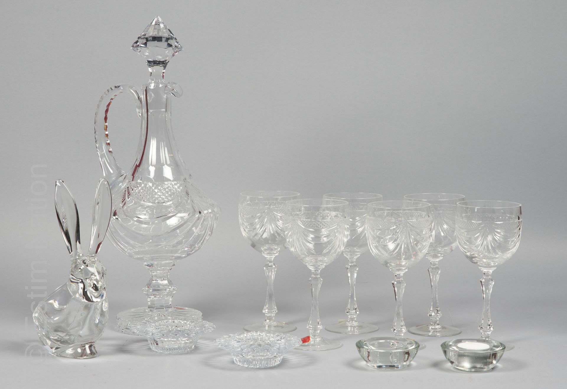 ARTS DE LA TABLE Set in moulded and cut crystal with grooved decoration includin&hellip;