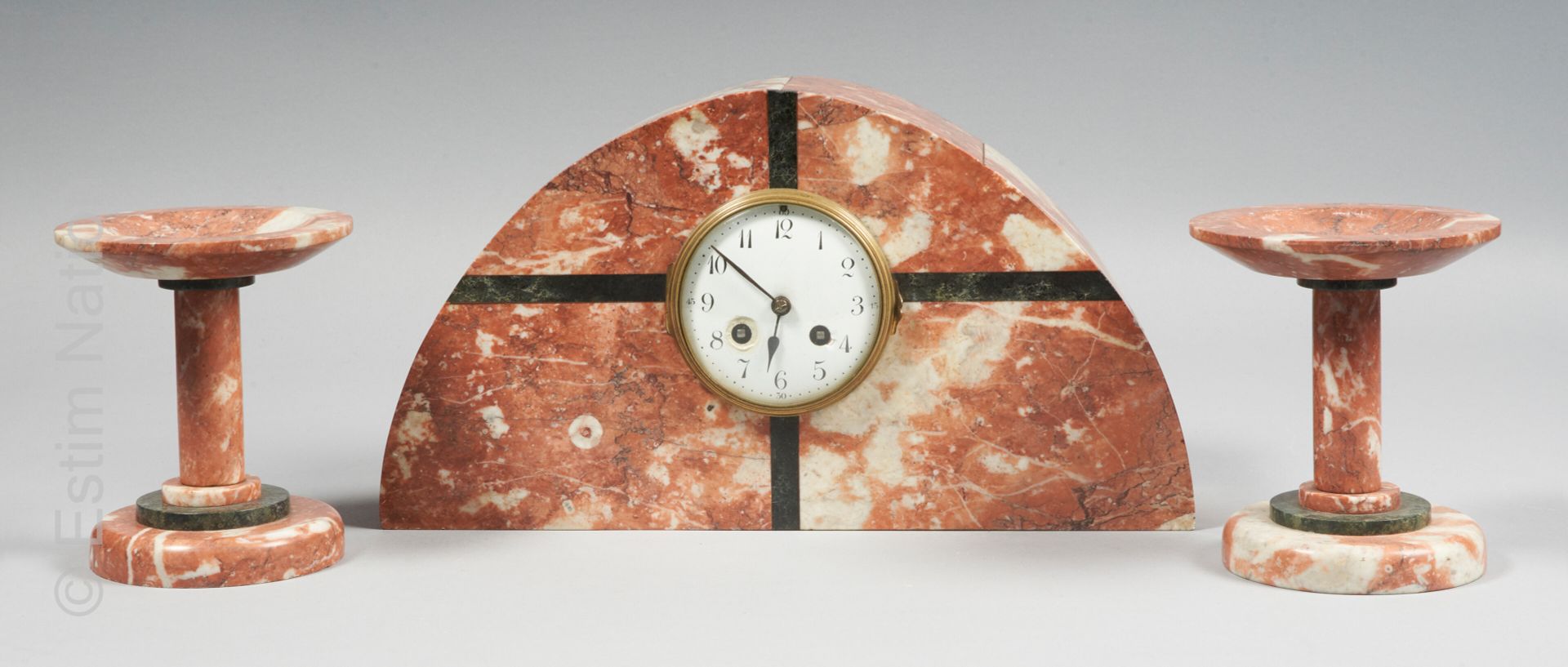 Arts décoratifs du XXe siècle Mantelería que incluye : 

- Reloj de asa de cesta&hellip;