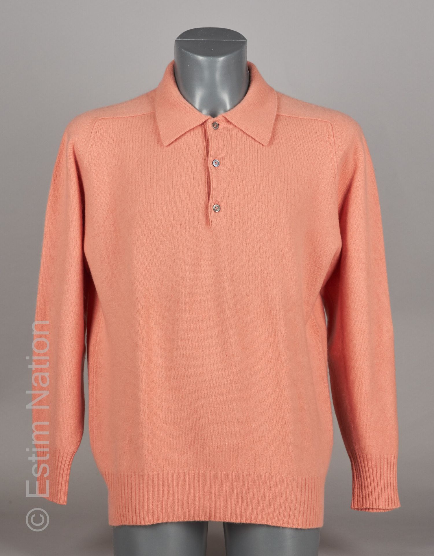 HERMÈS Paris made in Scotland 橙红色羊绒针织衫（T L），带珍珠扣领的OVER PULL（非常轻微的起球）。
