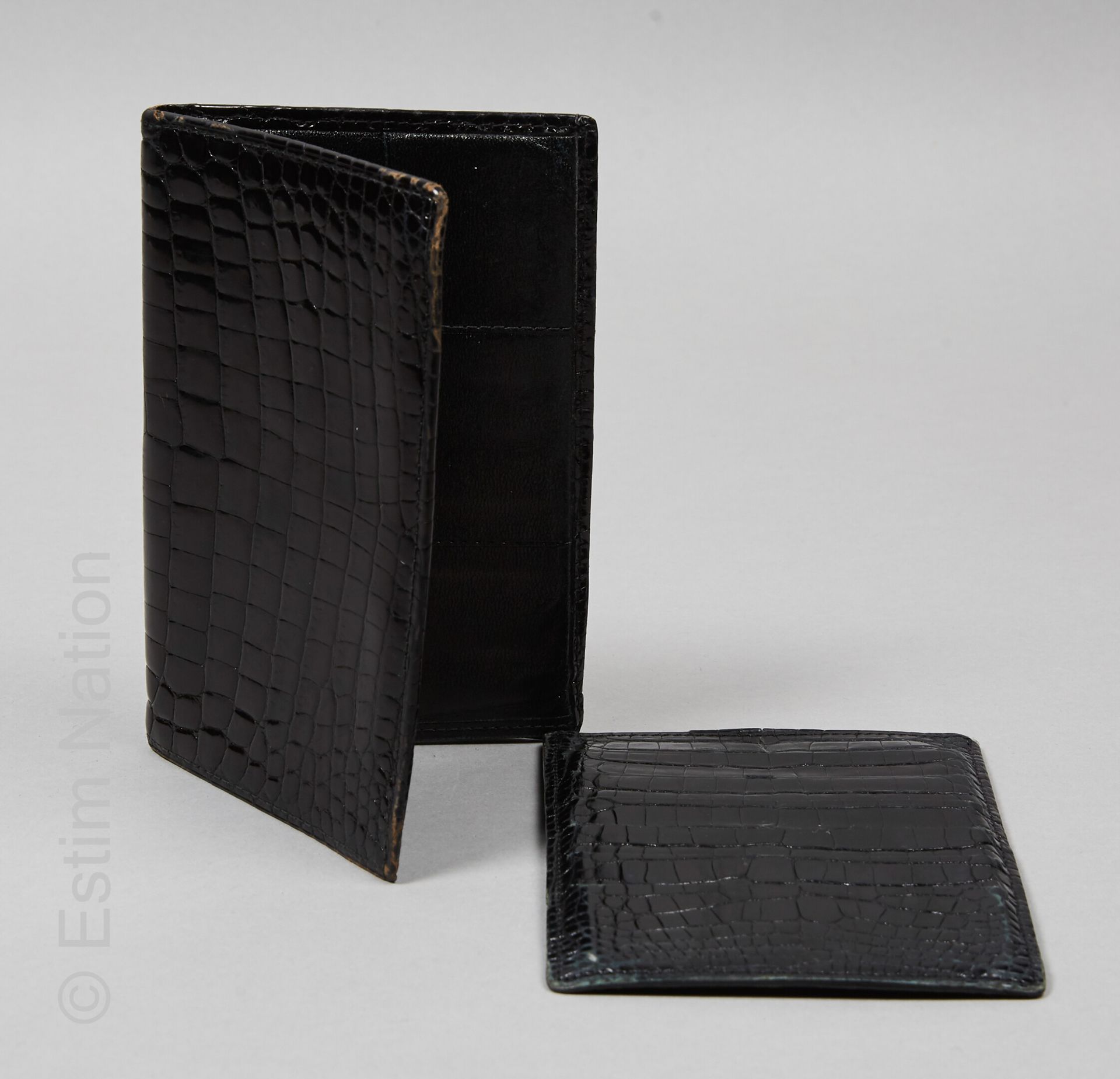 ARMORIAL CIRCA 1970 Crocodile wallet and card holder, black glossy, leather inte&hellip;