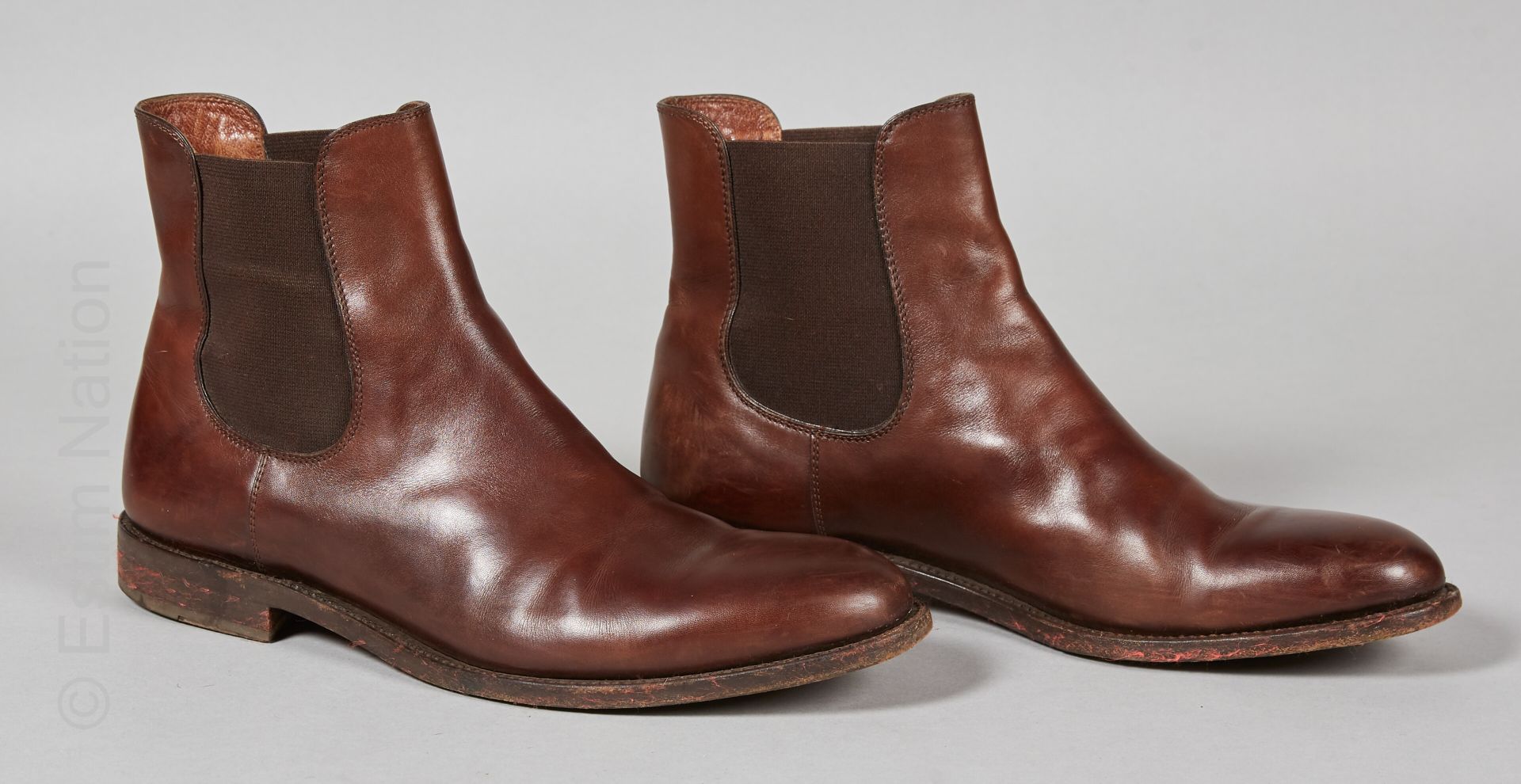 FRATELLI ROSSETTI 一双巧克力色皮鞋，弹性脚踝（P9或约P43.5）（划痕，使用时有小斑点）。