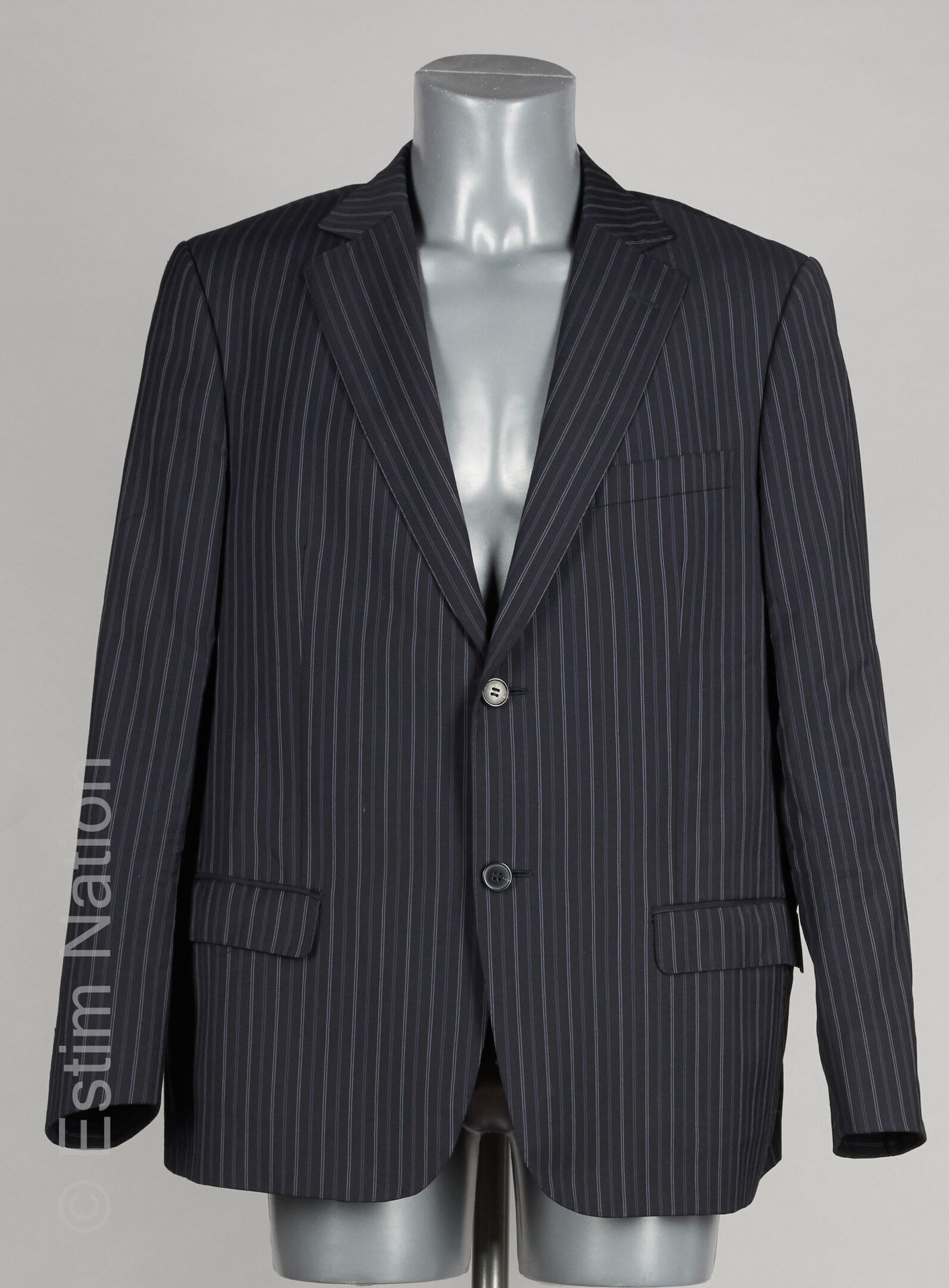ZEGNA, CANALI, ERMENEGILDO ZEGNA 黑色冷羊毛外套，灰色和紫色网球条纹（T 50 R）（轻微污损），两件经典羊毛长裤：第一件黑色（&hellip;