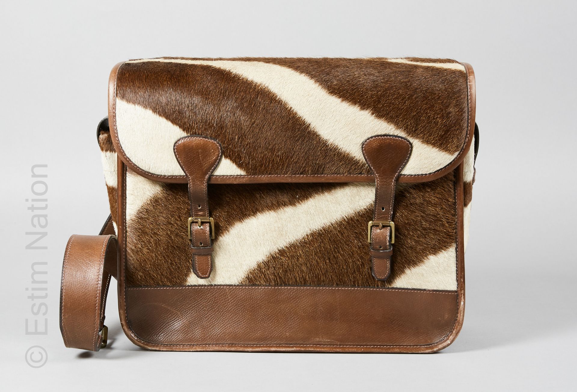 HERMES PARIS (1964) Rare hunting pouch in chocolate Courchevel leather and zebra&hellip;