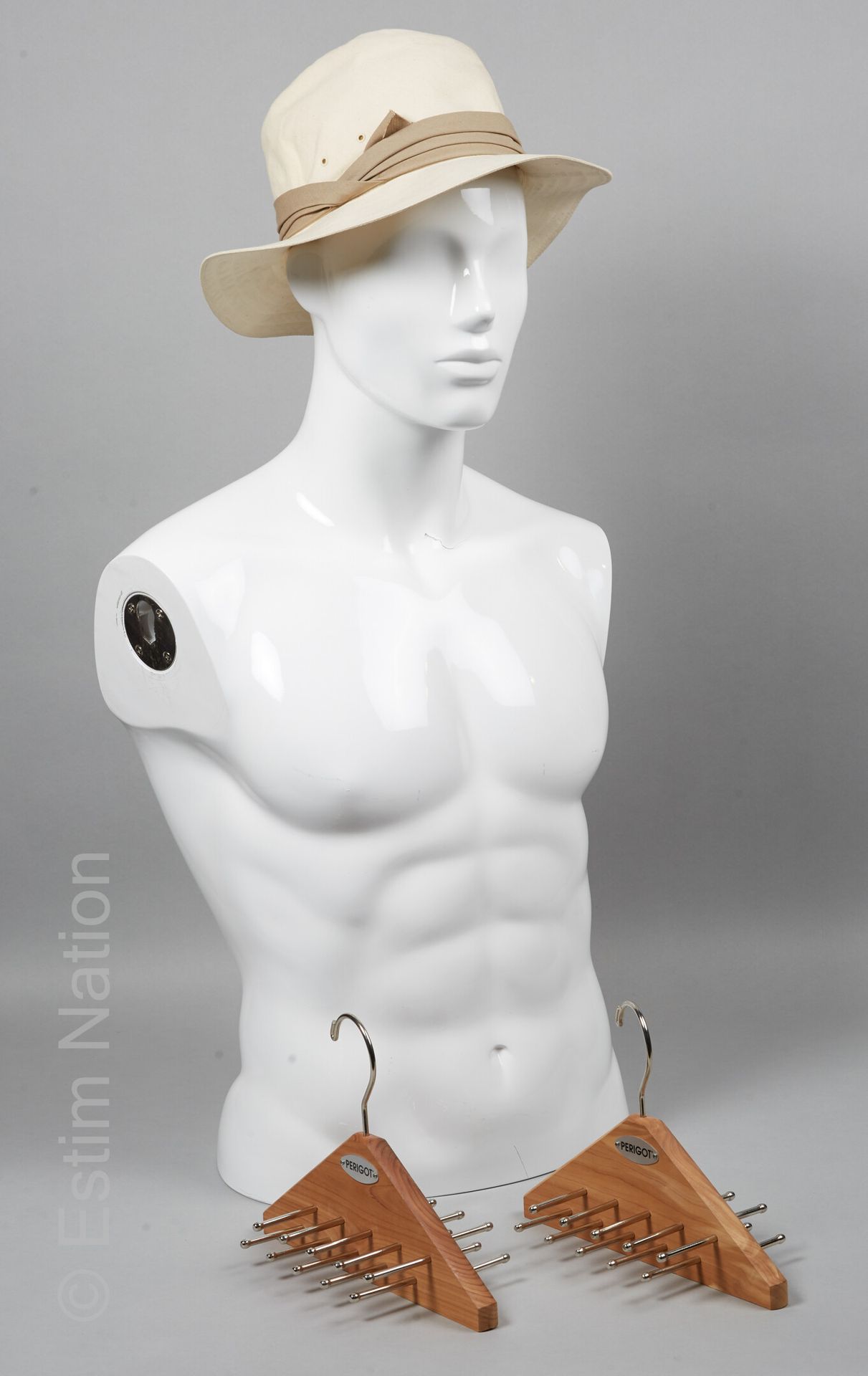 OLLEY VINTAGE MADE IN ENGLAND, PERIGOT Sombrero de safari de algodón tejido en c&hellip;