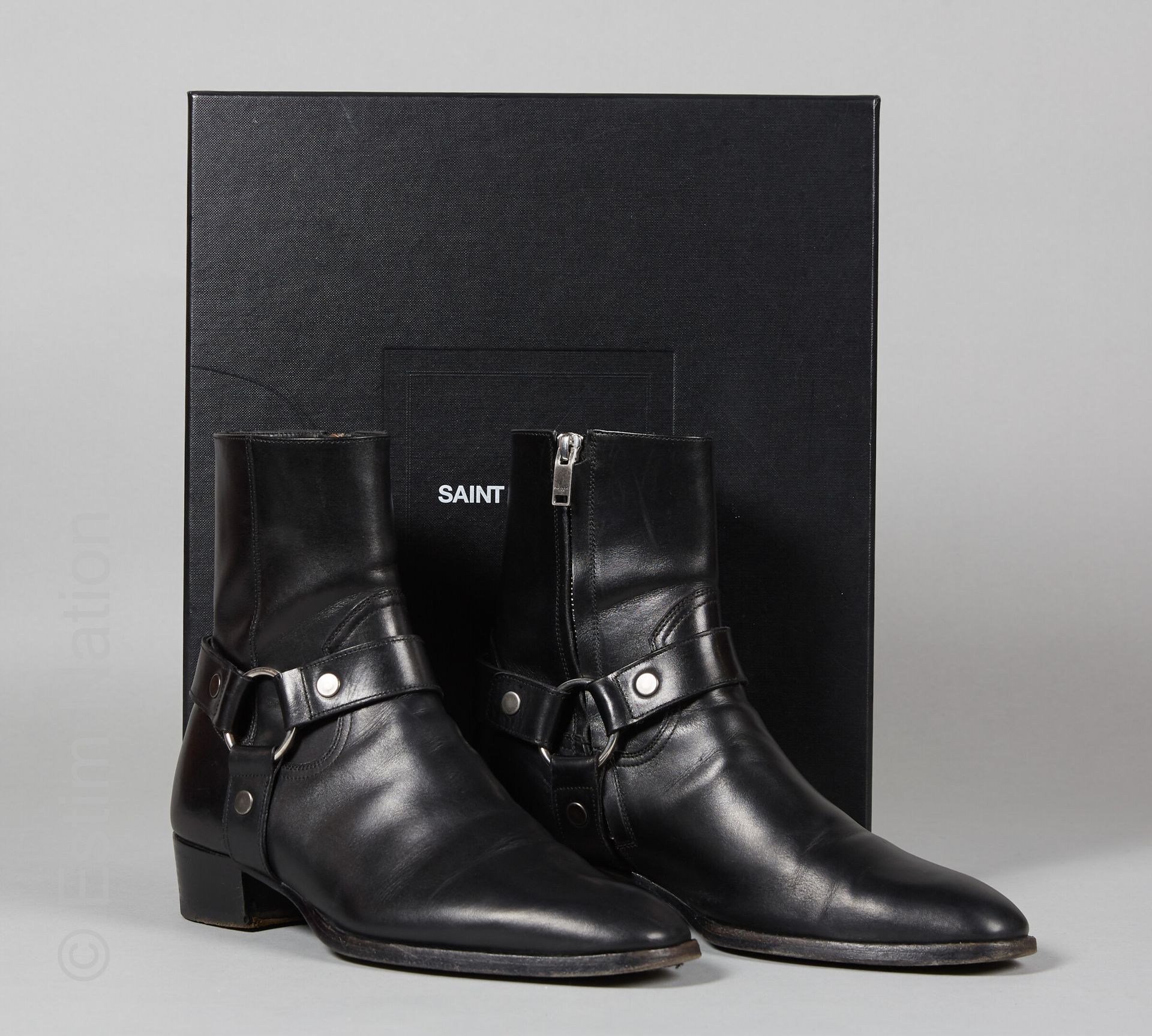 SAINT LAURENT PARIS Par de botas de cuero negro inspiradas en el oeste (P 39) (c&hellip;