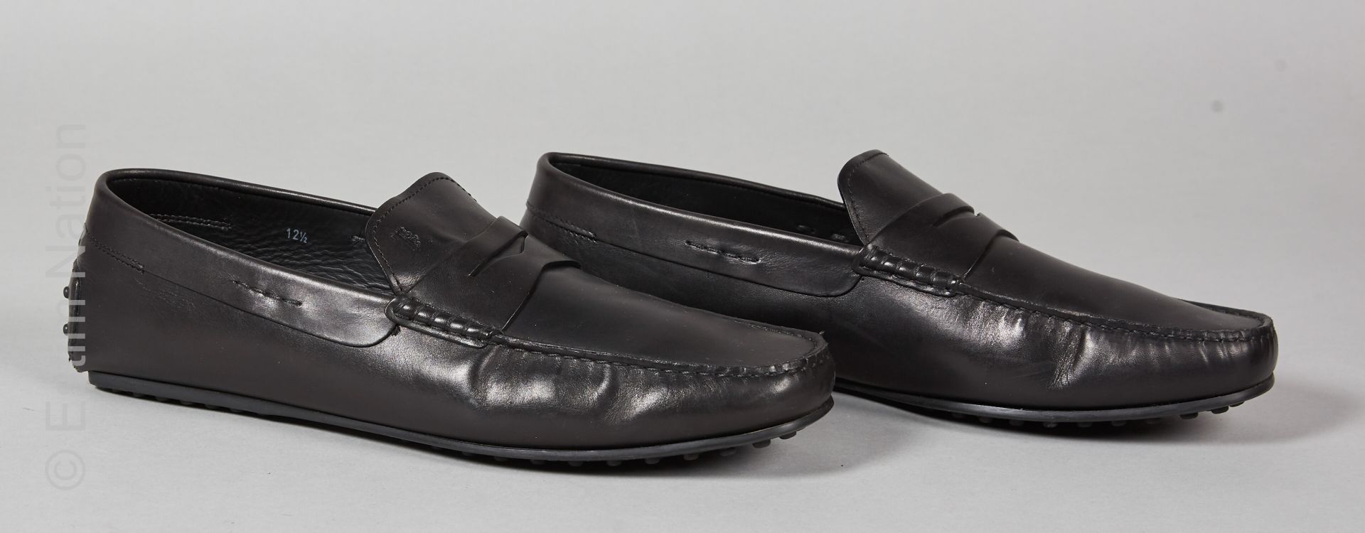 Tod's Pair of black leather boat moccasins (D 12,5 or D 47) (slight traces)