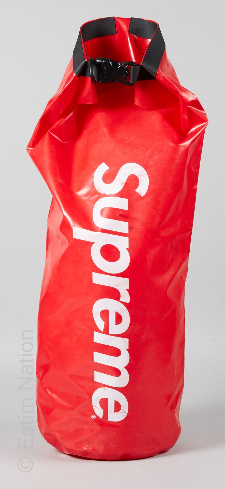 SUPREME SEALLINE Nimbus "干燥袋，20升，红色涂层复合帆布，用于船只，有两条带子（70 x 35.5厘米）（有痕迹，磨损）。