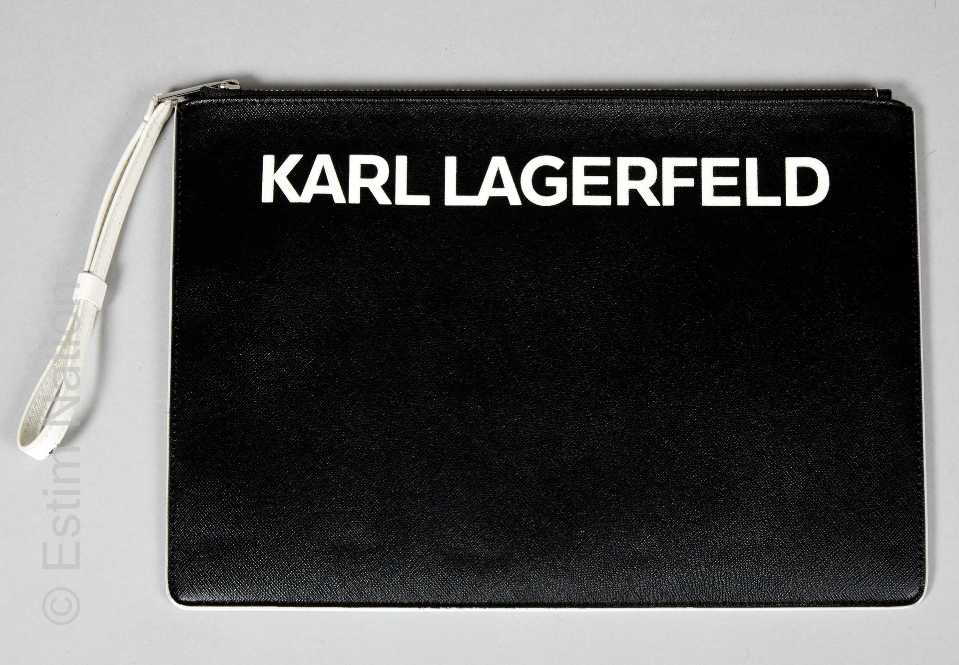 Karl LAGERFELD POCHETTE zippée en simili cuir noir appliqué du sigle (21 x 29 cm&hellip;