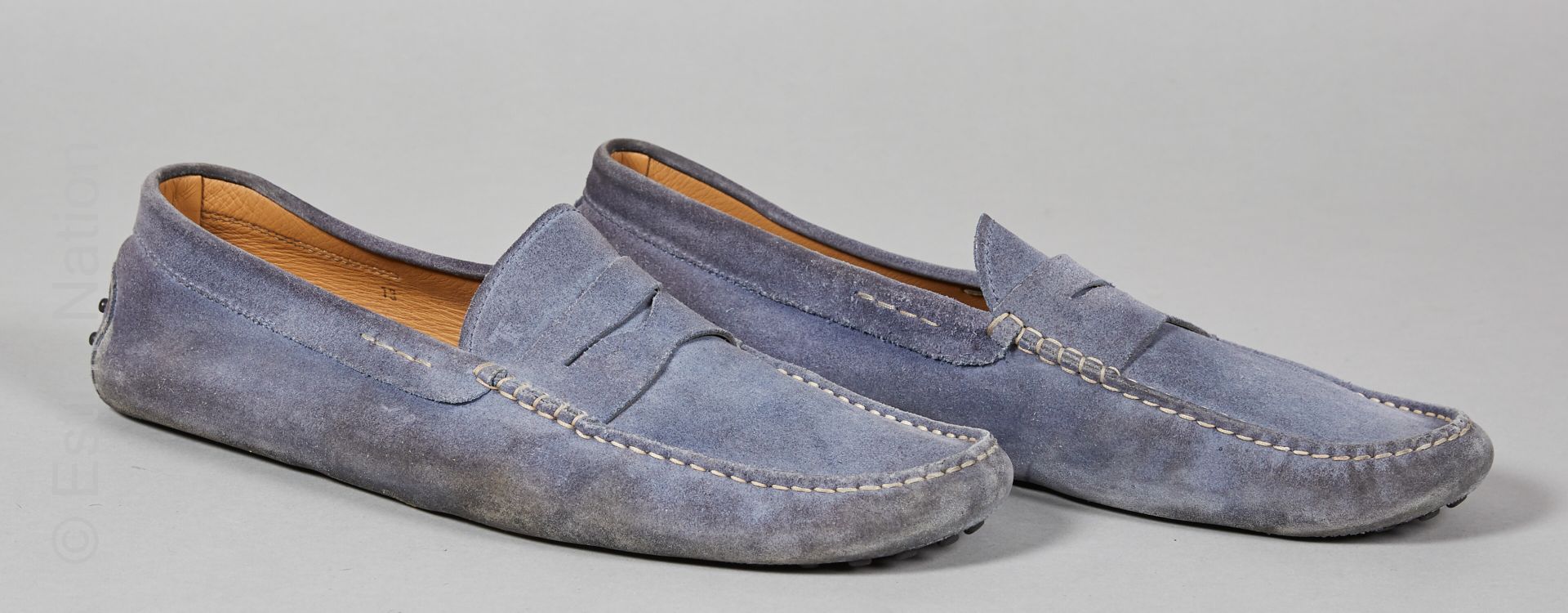 Tod's PAIR OF blue suede boat slippers (P 13 or approx. P 47) (dirt and patina)