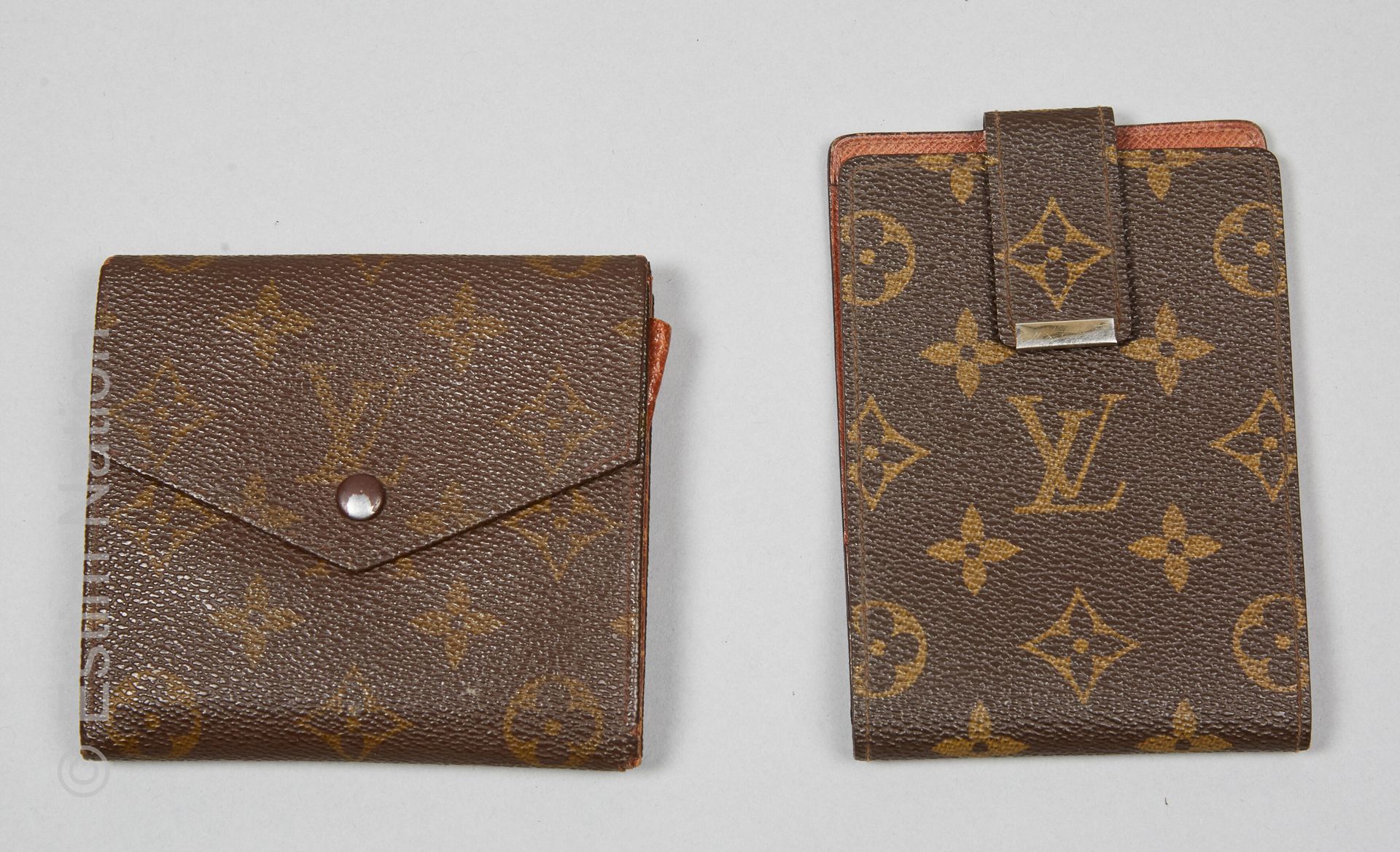 LOUIS VUITTON CIRCA 1970/75 PORTEFEUILLE en toile Monogram et pécari cognac agré&hellip;