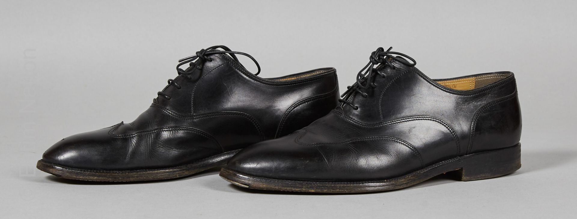 STEFANOBI 一双黑色皮革缝制的拖鞋（P7.5）（右脚尖有卡痕，有褶皱，有使用的痕迹